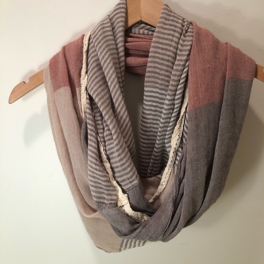 Patterned infinity scarf with lace trim